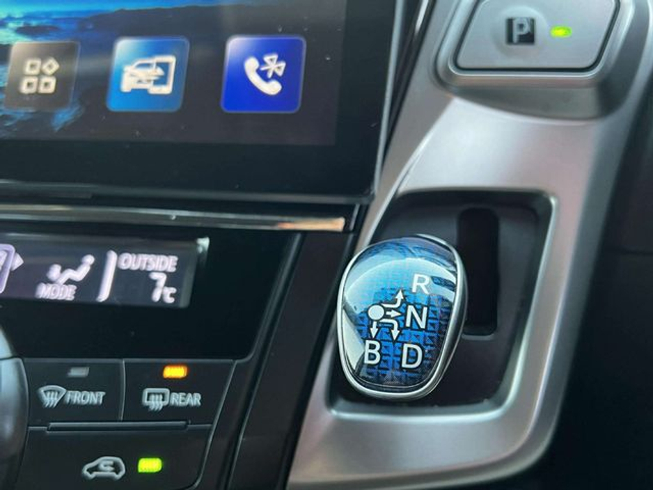 2017 Toyota Prius - image 4