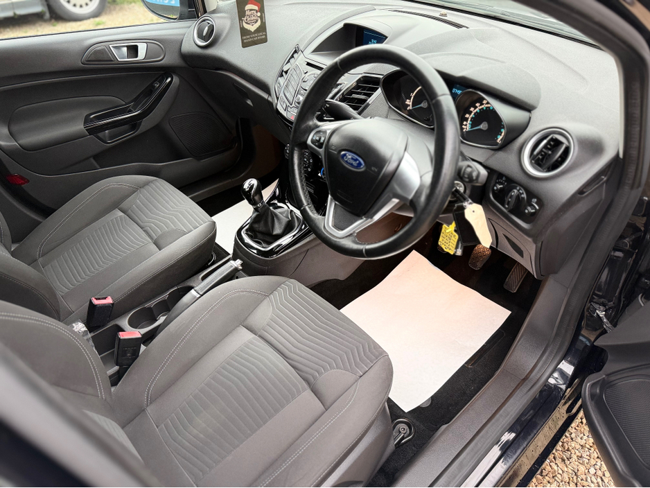 2016 Ford Fiesta ZETEC 1.5 TDCI - EXCELLENT MPGS - LOW MILES - LOW TAX (180 P/A) - NEW NCT TO 01/2028 ! €9,995