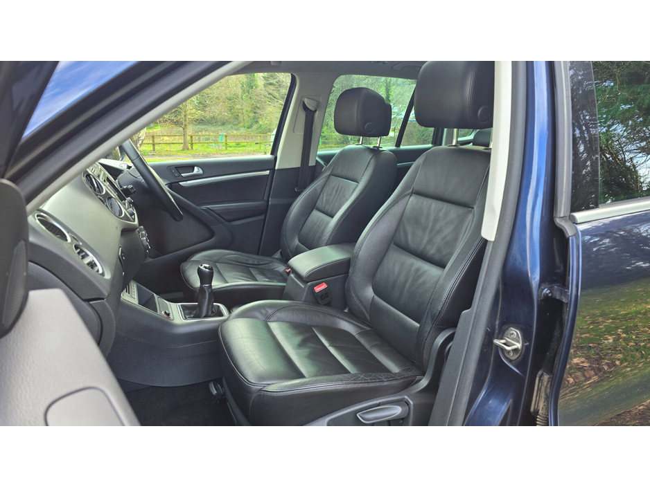 2016 Volkswagen Tiguan - image 12