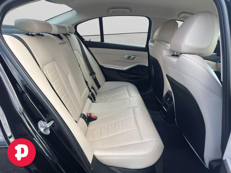 2021 BMW 3 Series - image 12