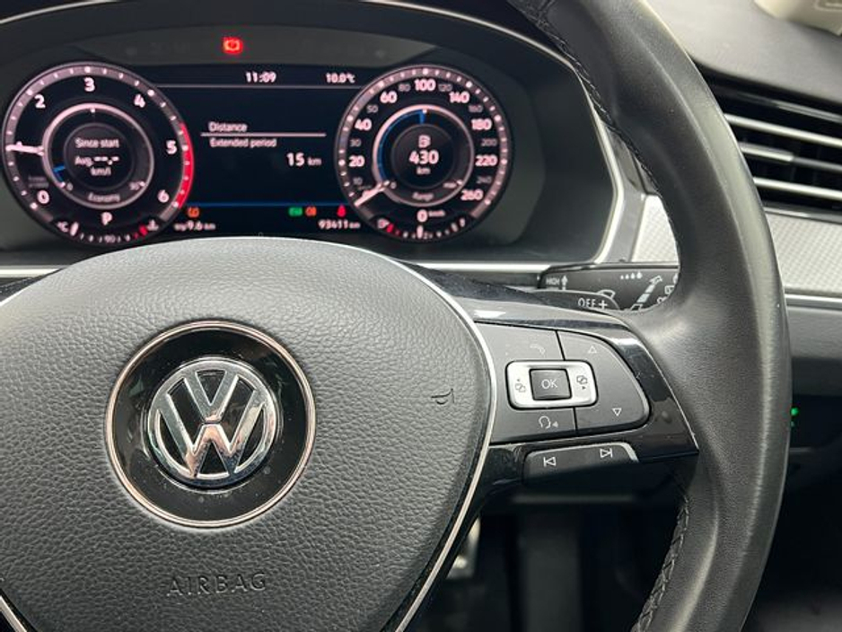 2018 Volkswagen Passat - image 31