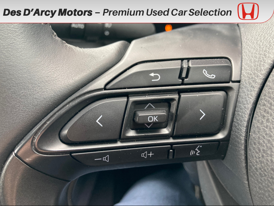 2024 Toyota Yaris - image 8