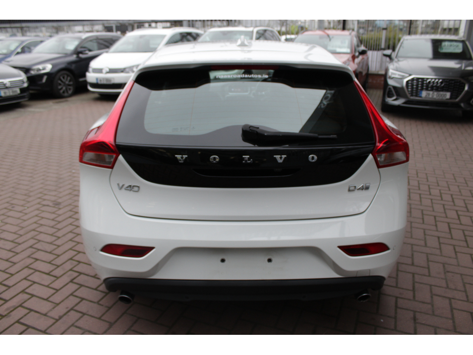 2017 Volvo V40 - image 5