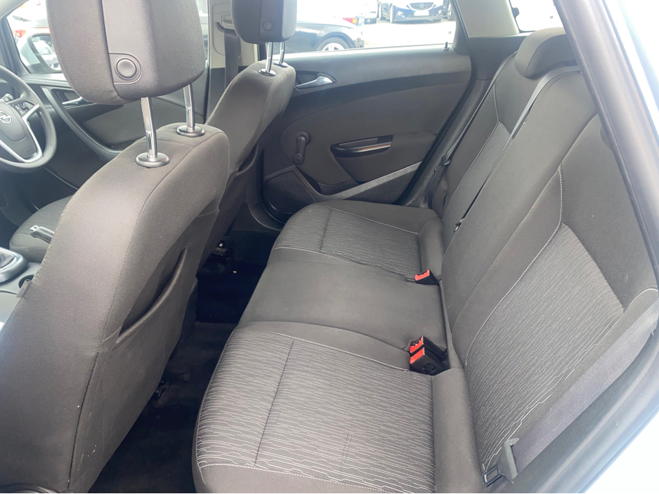 2016 Opel Astra - image 11