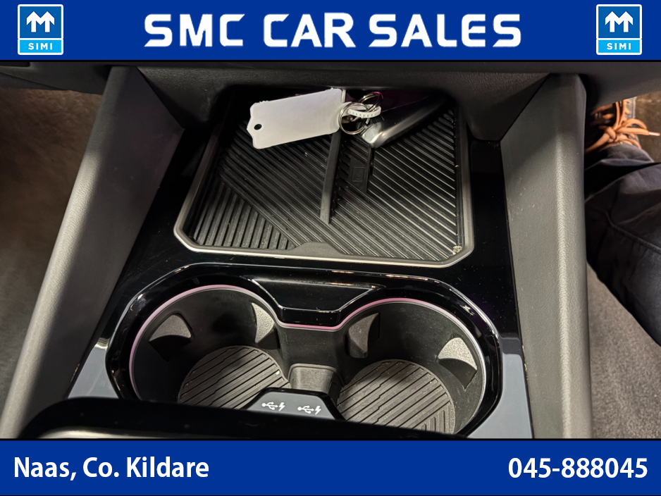 2025 BMW 5 Series - image 26