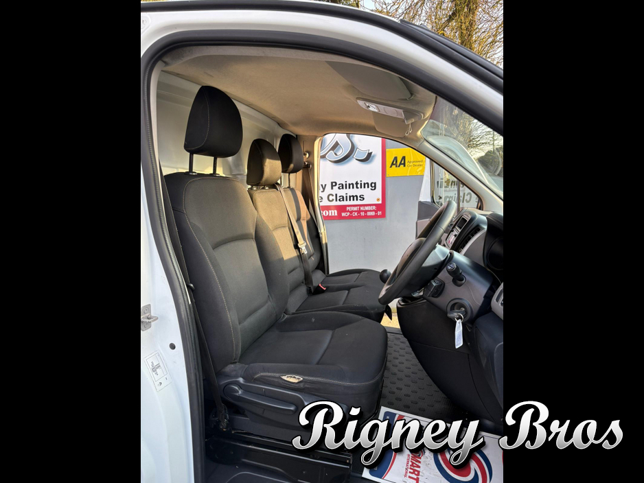 2019 Renault Trafic - image 5