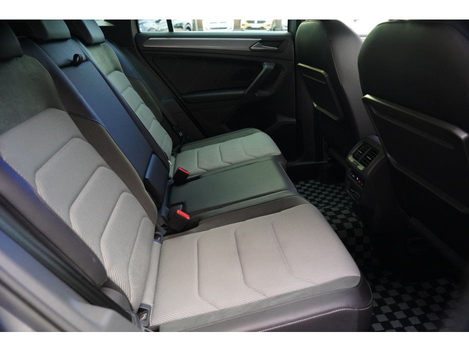 2019 Volkswagen Tiguan - image 18