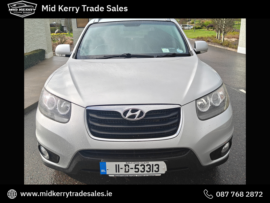 2011 Hyundai Santa Fe - image 2