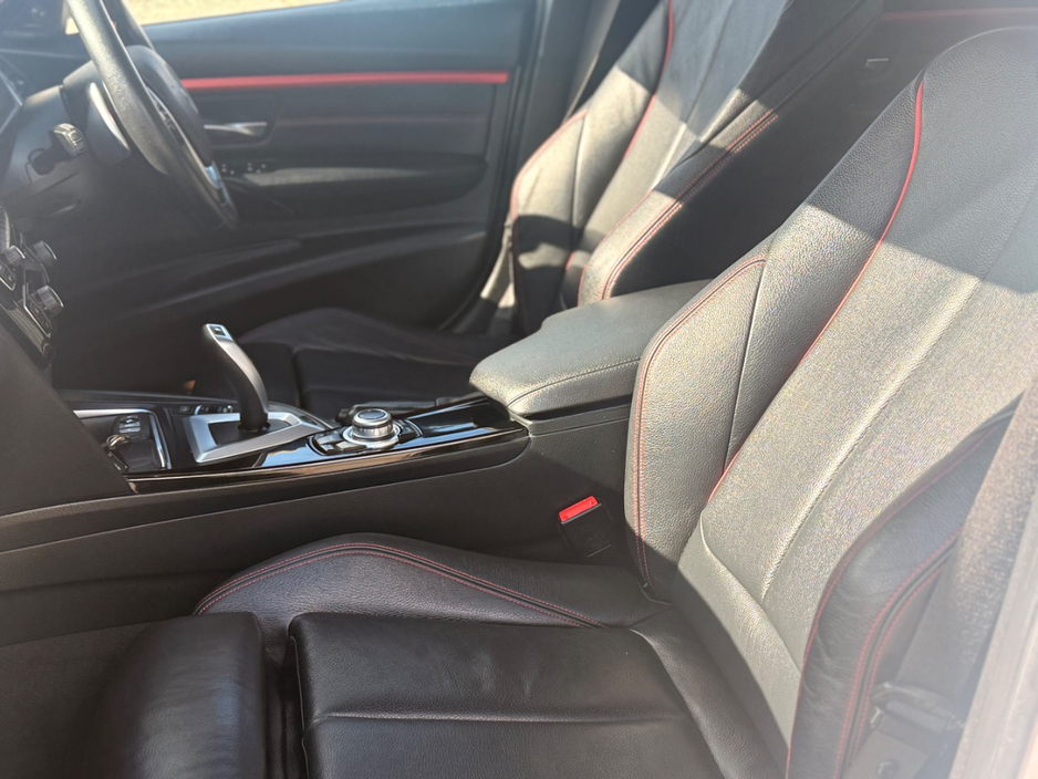 2016 BMW 3 Series - image 27