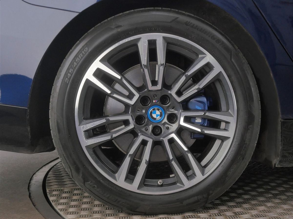 2024 BMW i5 - image 14