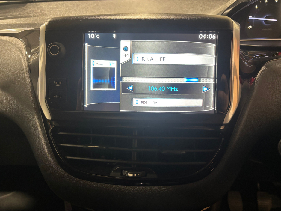 2014 Peugeot 208 - image 20