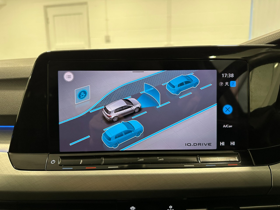 2021 Volkswagen Golf - image 32