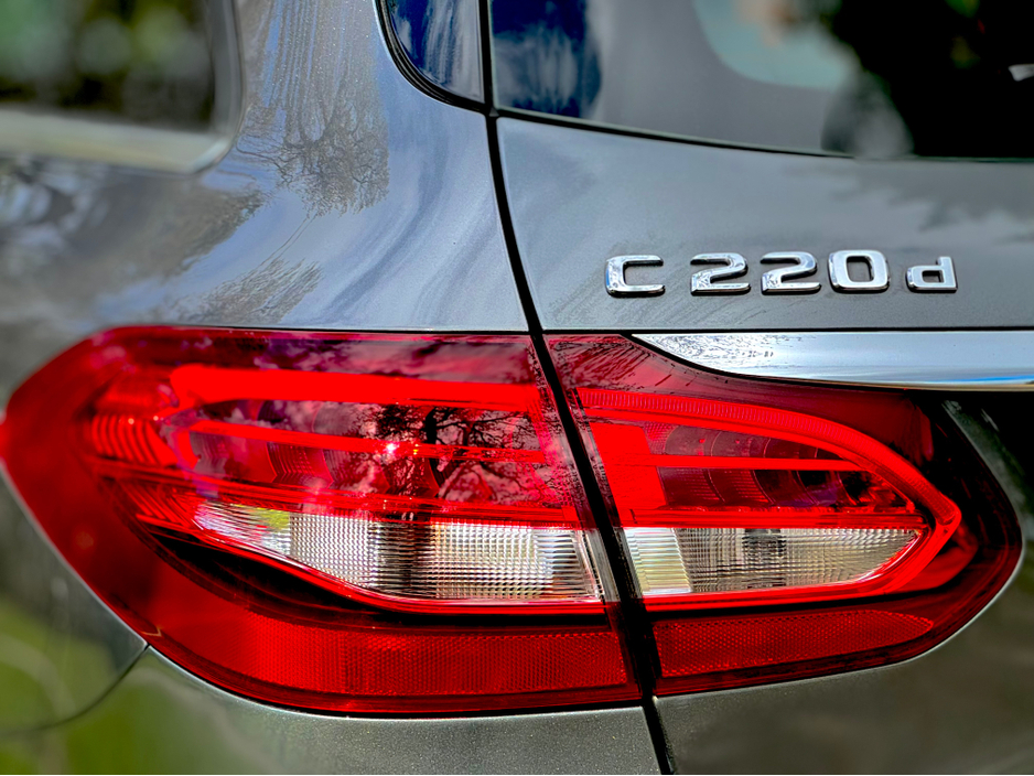 2018 Mercedes-Benz C Class - image 40