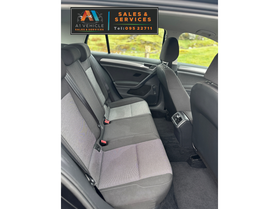 2013 Volkswagen Golf - image 26