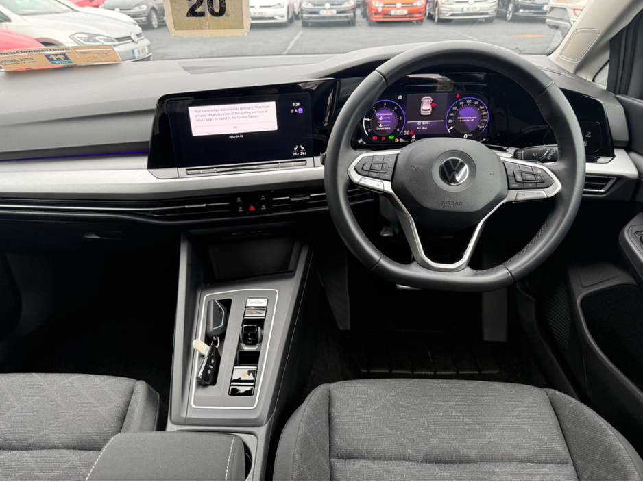 2022 Volkswagen Golf - image 13