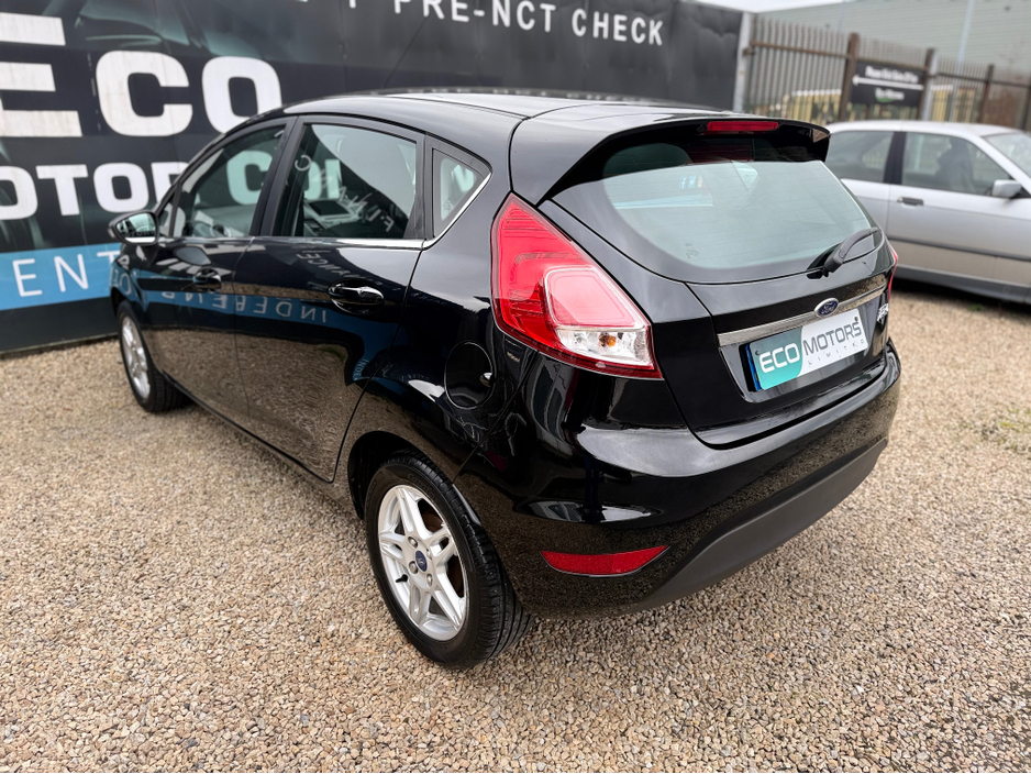 2013 Ford Fiesta - image 6