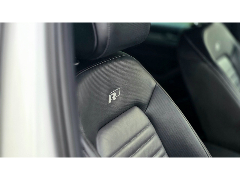 2016 Volkswagen Passat - image 10