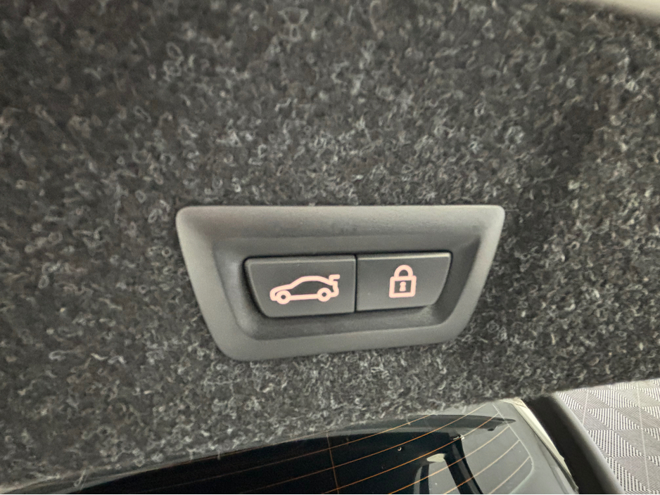 2020 BMW 3 Series - image 13