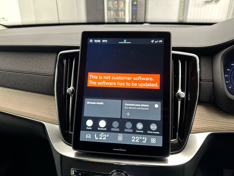 2026 Volvo XC90 - image 16