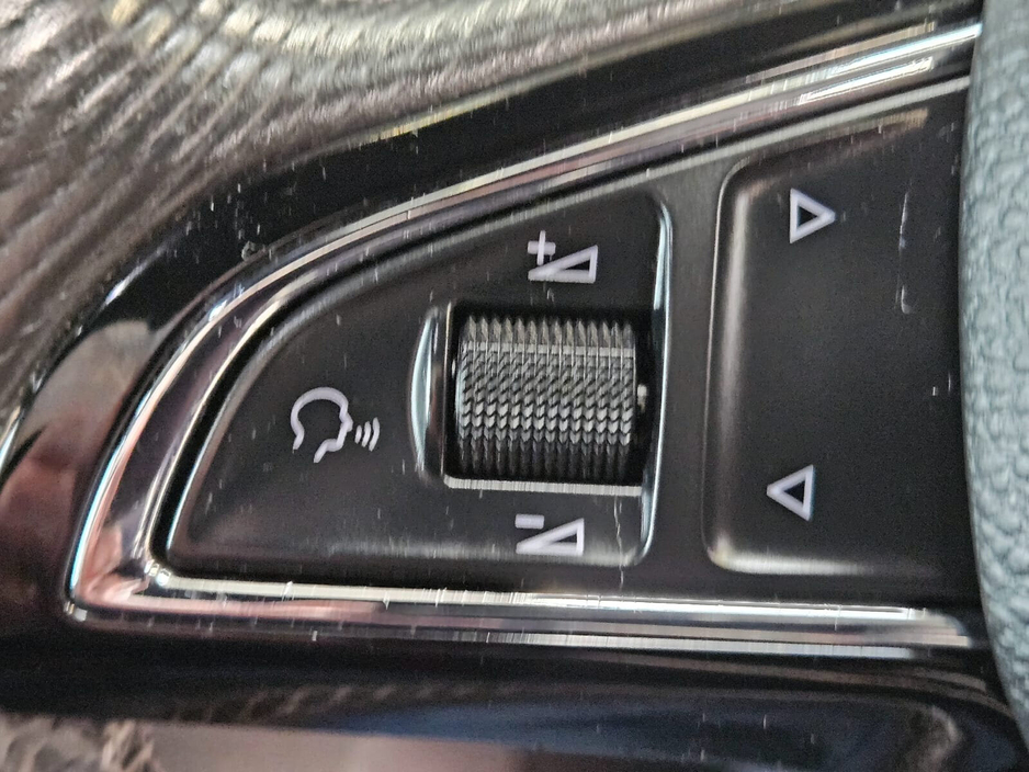 2019 Skoda Superb - image 10