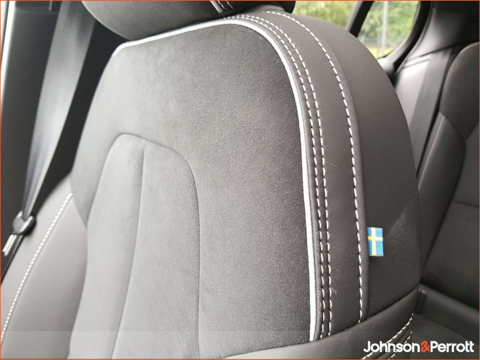 2025 Volvo EC40 82 kwh 252bhp Extended Range Plus (Adaptive Cruise / Glass Roof / BLIS) €46,900