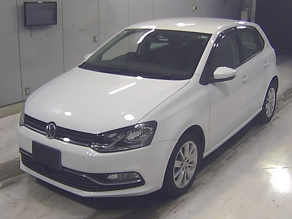2015 Volkswagen Polo - image 3