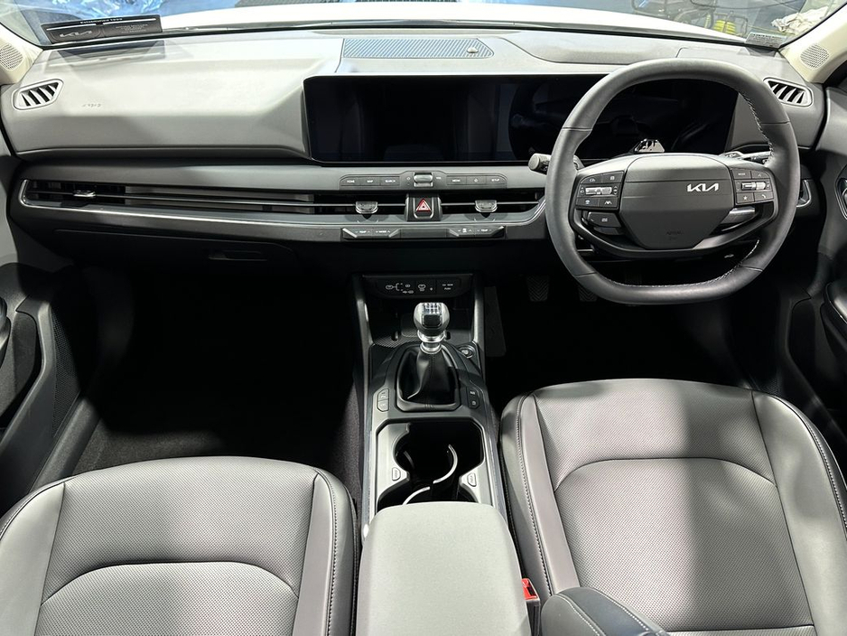2026 Kia K4 - image 9