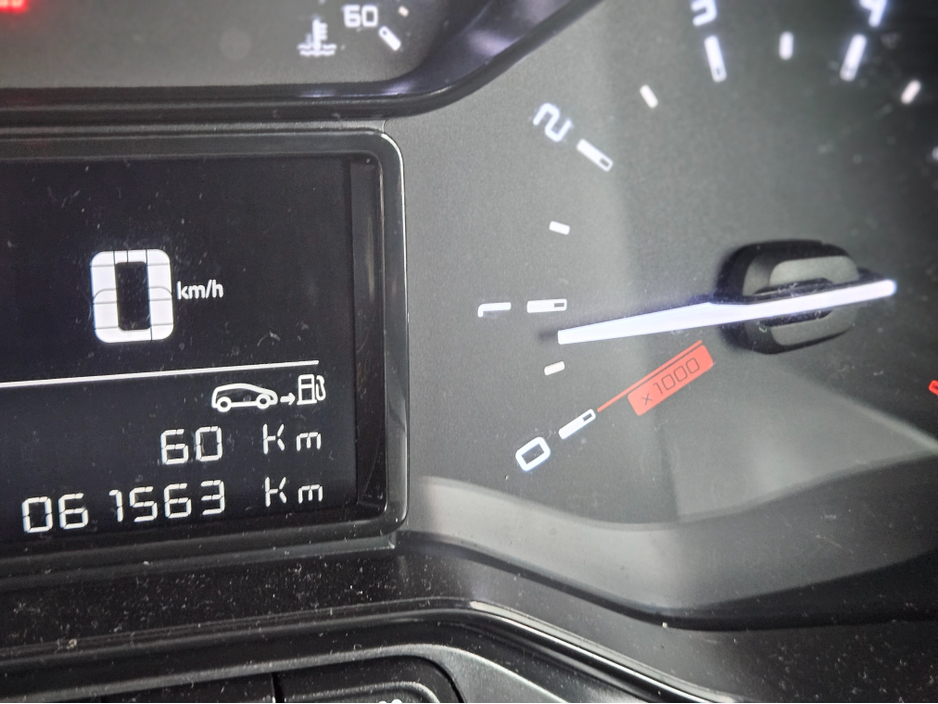 2021 Citroen Berlingo - image 11