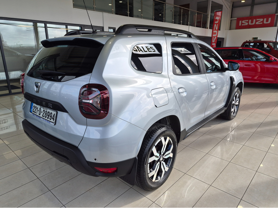 2022 Dacia Duster - image 3