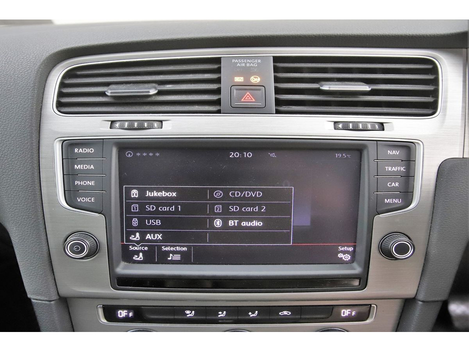 2016 Volkswagen Golf - image 19