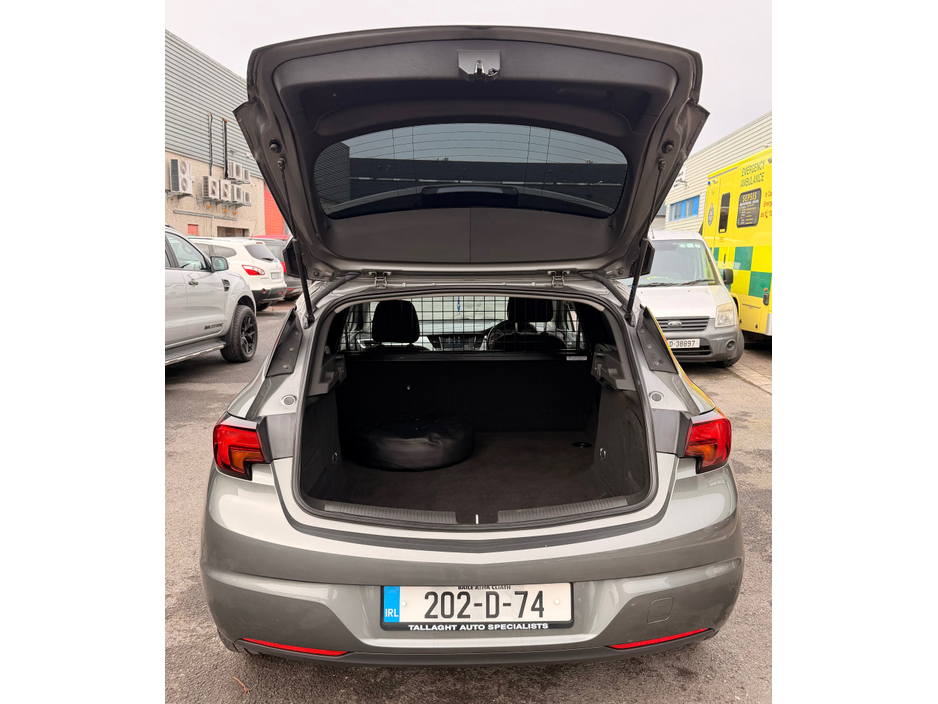 2020 Opel Astra - image 7