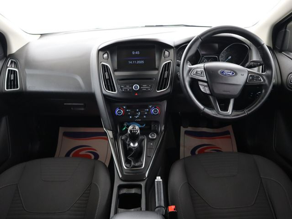 2015 Ford Focus - image 13