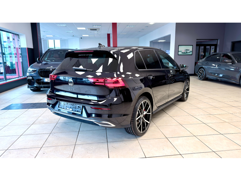 2023 Volkswagen Golf - image 16