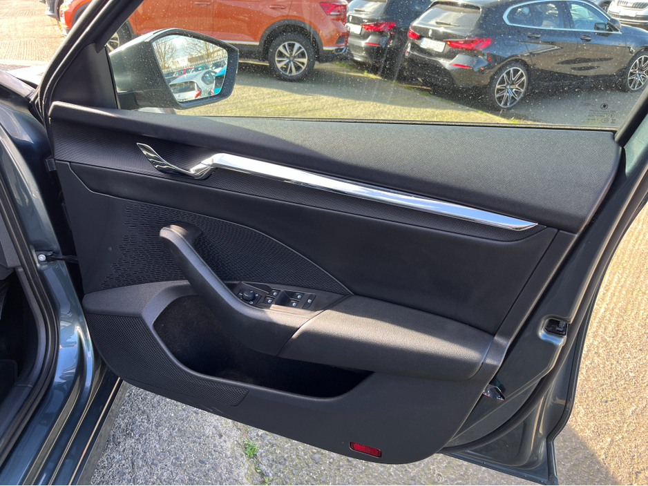 2021 Skoda Octavia - image 12
