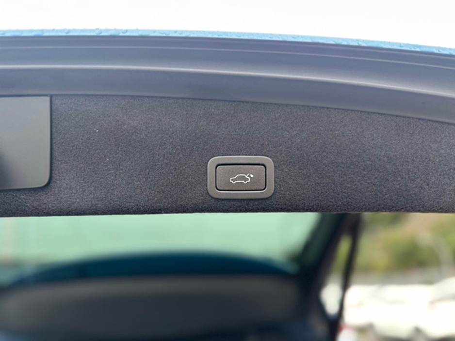 2017 Volvo XC60 - image 19