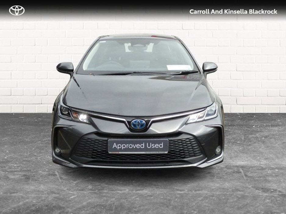 2024 Toyota Corolla Hybrid Luna Saloon €28,950