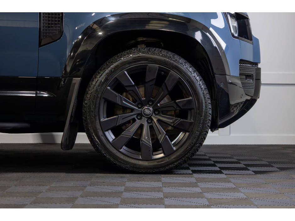 2022 Land Rover Defender 3.0 D300 110 AUTO 4WD €56,911