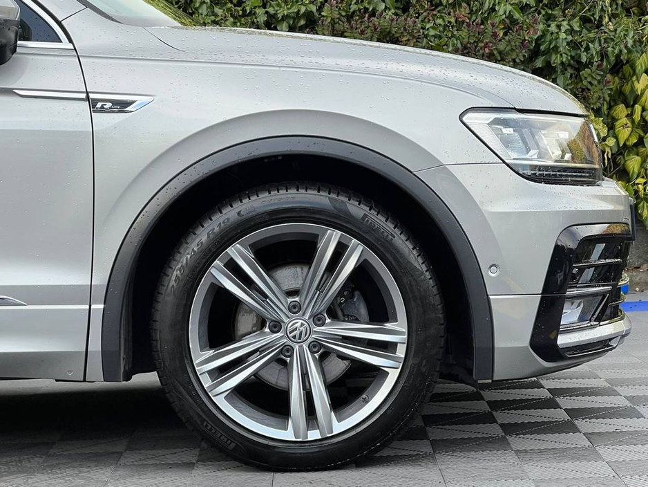 2020 Volkswagen Tiguan R-LINE 2.0 TDI // OPENING PAN ROOF // 19" R-LINE ALLOYS // HEATED R-LINE LEATHER SEATS // 360 PARKING SENSORS €28,900