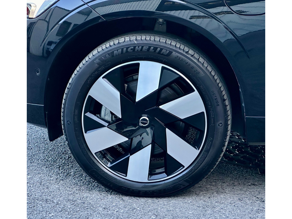 2025 Volvo XC60 - image 18