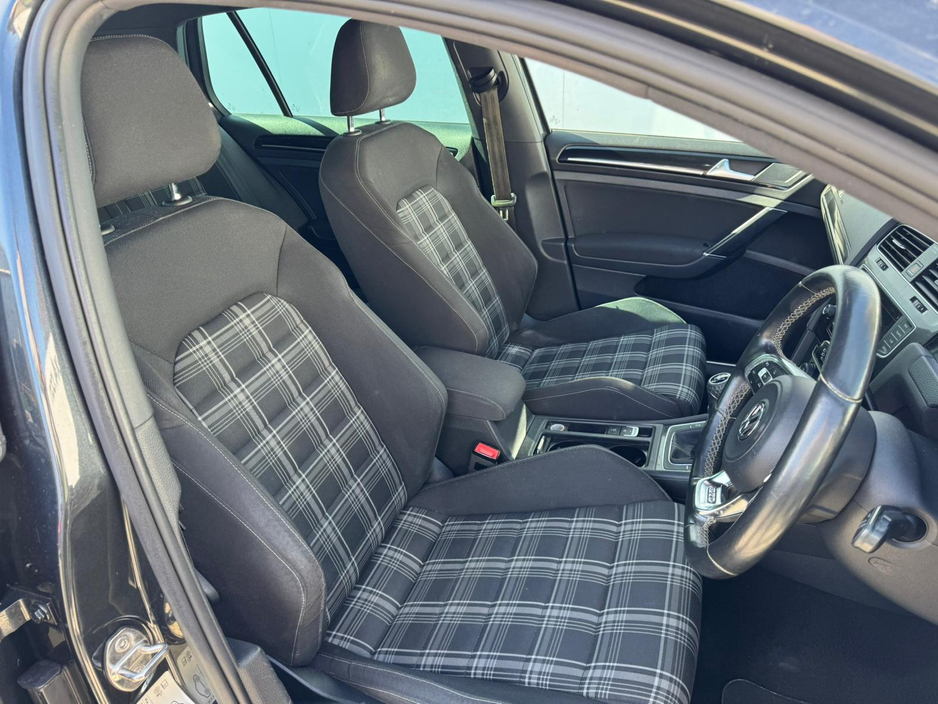 2016 Volkswagen Golf - image 8
