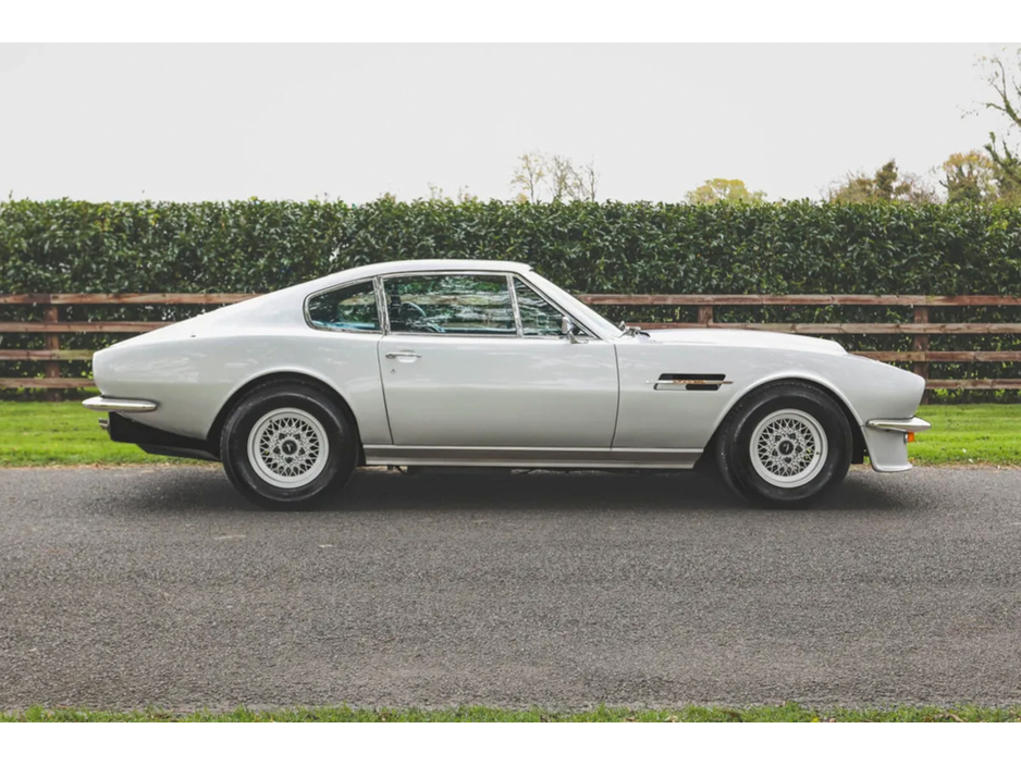 1977 Aston Martin V8 - image 2