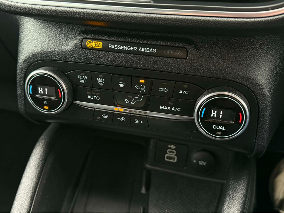 2022 Ford Kuga - image 8