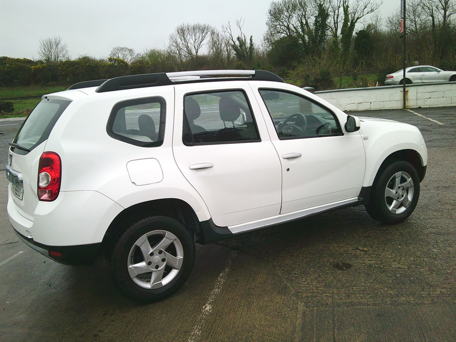 2014 Dacia Duster - image 2