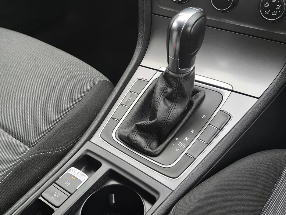 2014 Volkswagen Golf - image 26