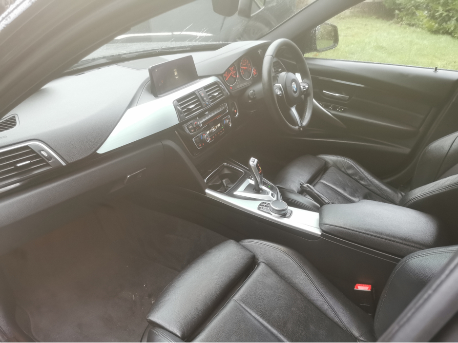 2017 BMW 3 Series - image 22