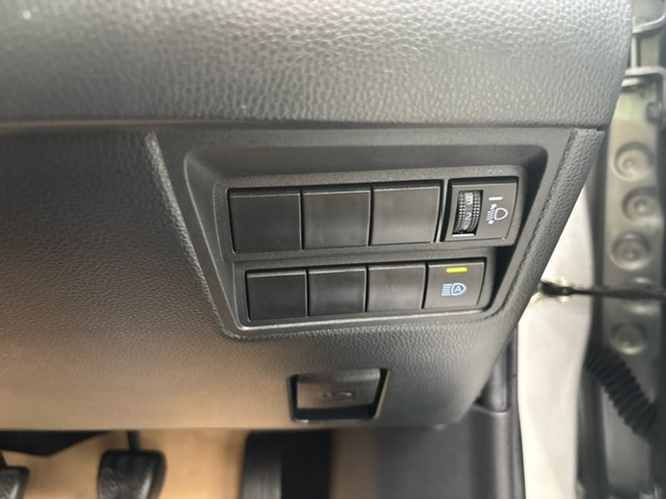 2024 Toyota Yaris - image 14