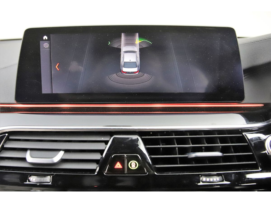 2018 BMW 5 Series - image 17