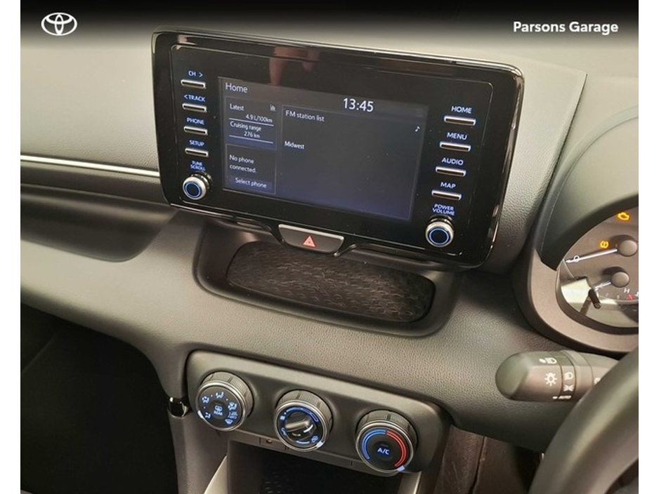 2023 Toyota Yaris - image 10