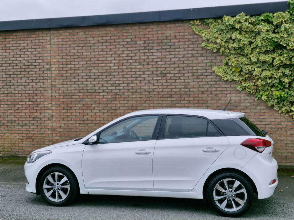 2015 Hyundai i20 - image 3