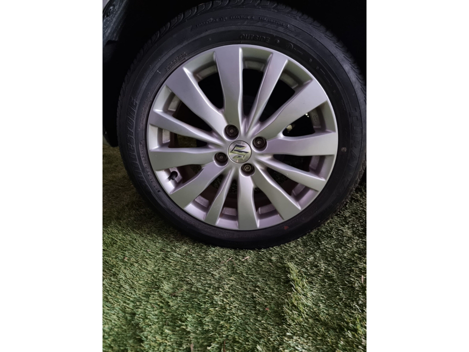 2012 Suzuki Swift - image 16